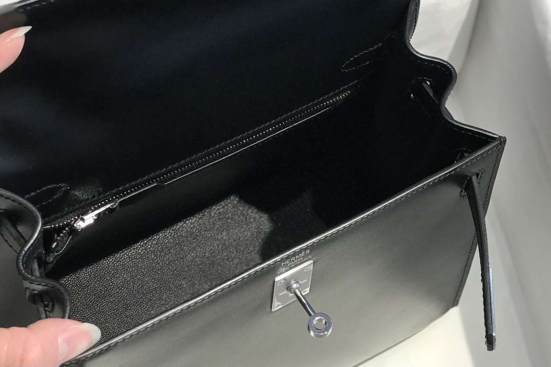 Hermes Kelly Designer Tote Fine grain calfskin Shoulder Strap Bag H231303