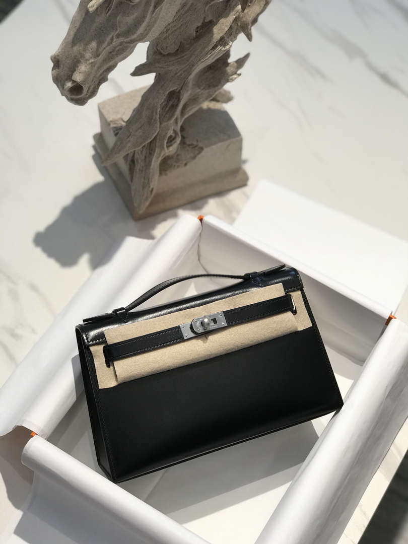 Hermes Kelly Pouchette Fine grain calfskin clutch bag H231300