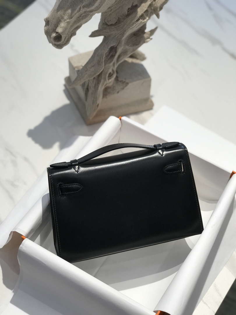 Hermes Kelly Pouchette Fine grain calfskin clutch bag H231300