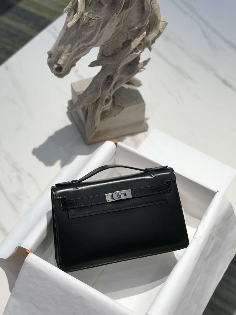 Hermes Kelly Pouchette Fine grain calfskin clutch bag H231300