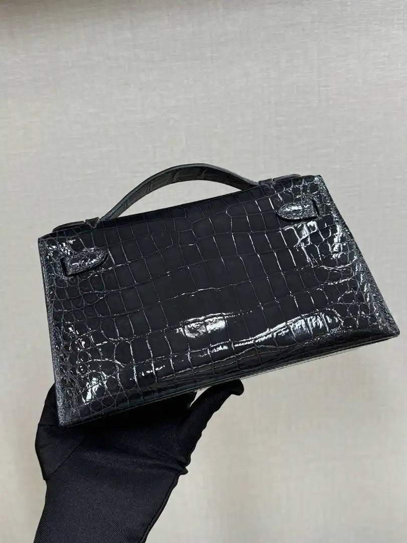 Hermes Kelly Pouchette Glossy crocodile Leather clutch bag H231020