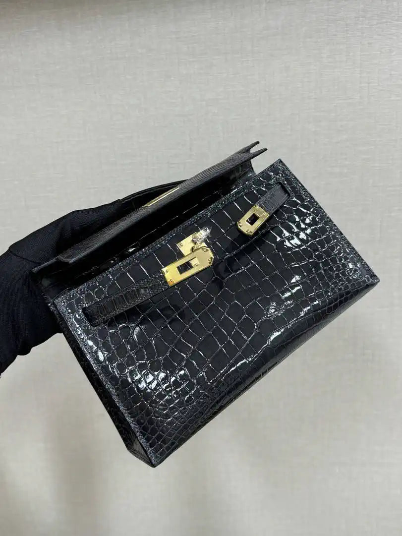 Hermes Kelly Pouchette Glossy crocodile Leather clutch bag H231020