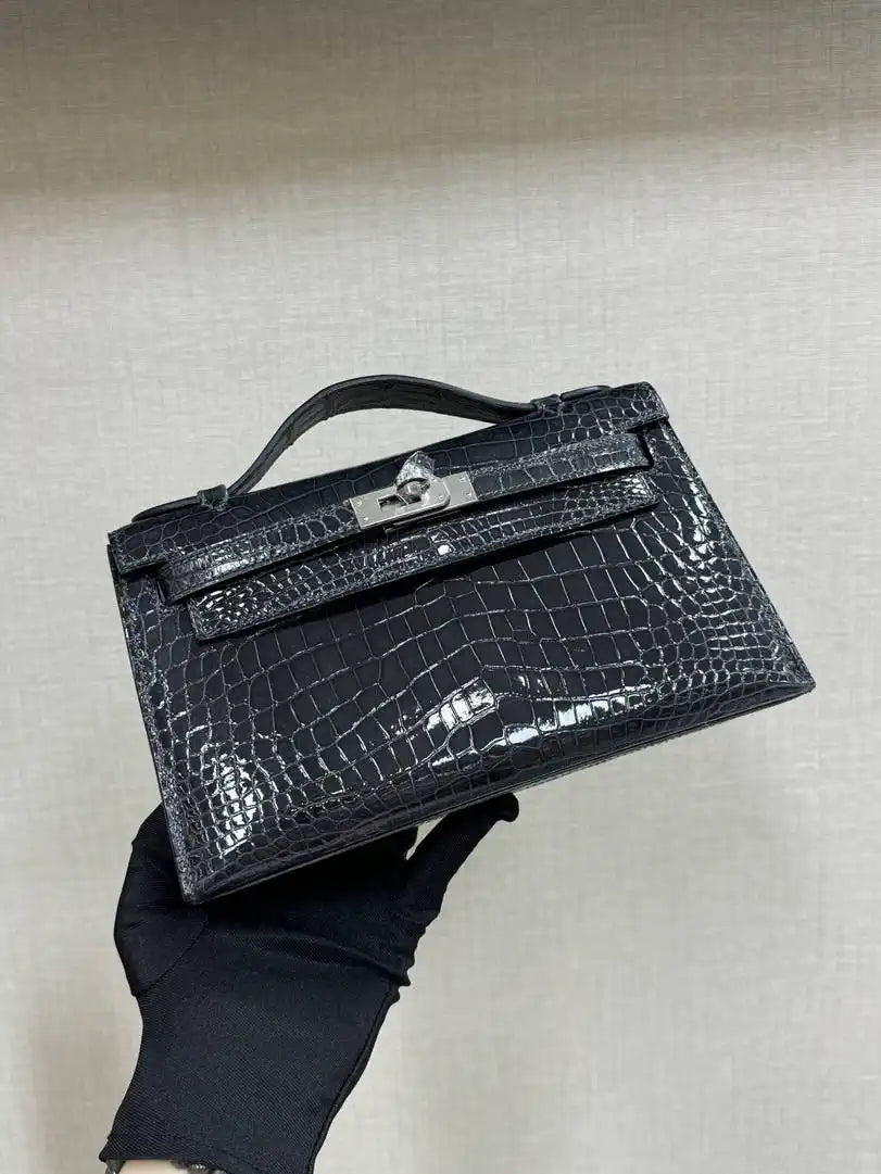Hermes Kelly Pouchette Glossy crocodile Leather clutch bag H231020