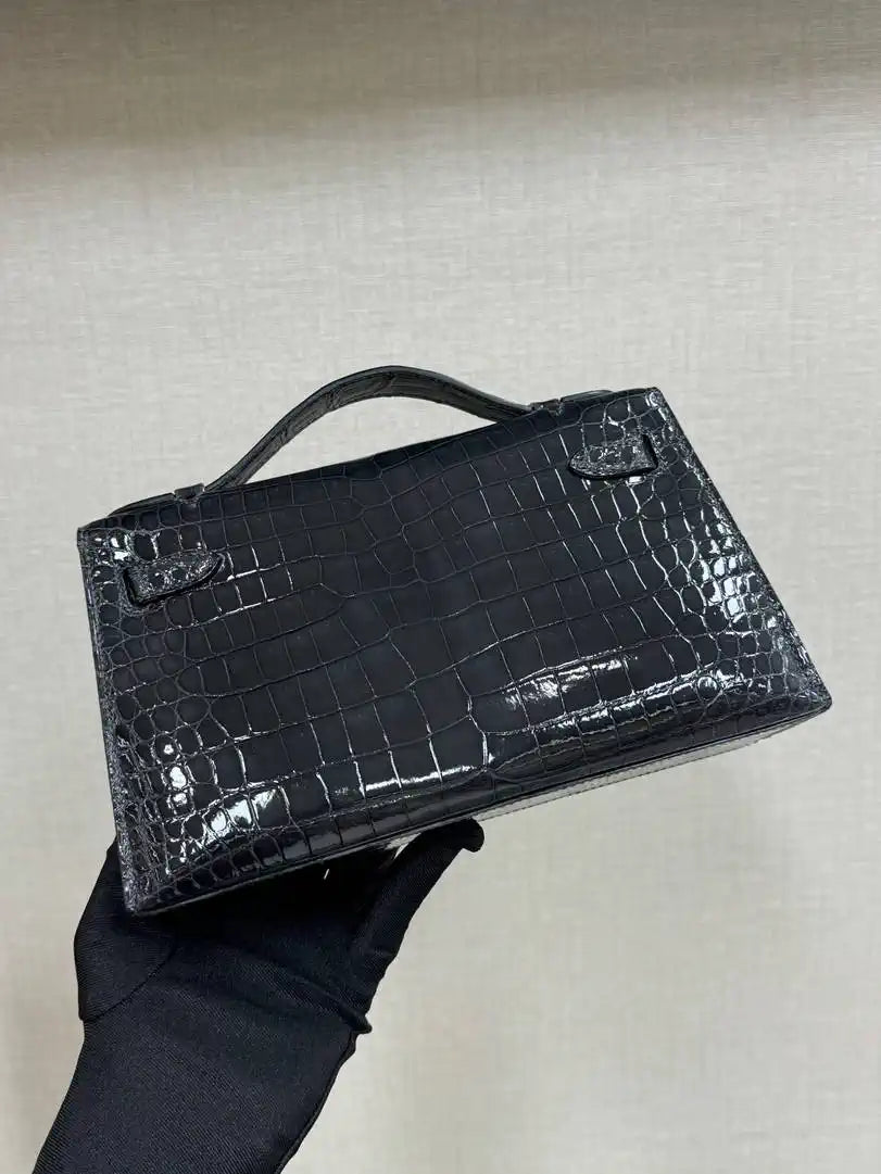 Hermes Kelly Pouchette Glossy crocodile Leather clutch bag H231020