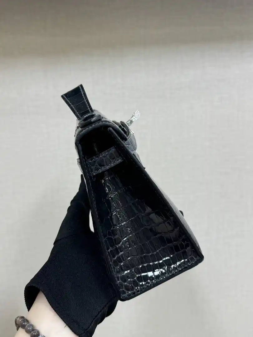 Hermes Kelly Pouchette Glossy crocodile Leather clutch bag H231020