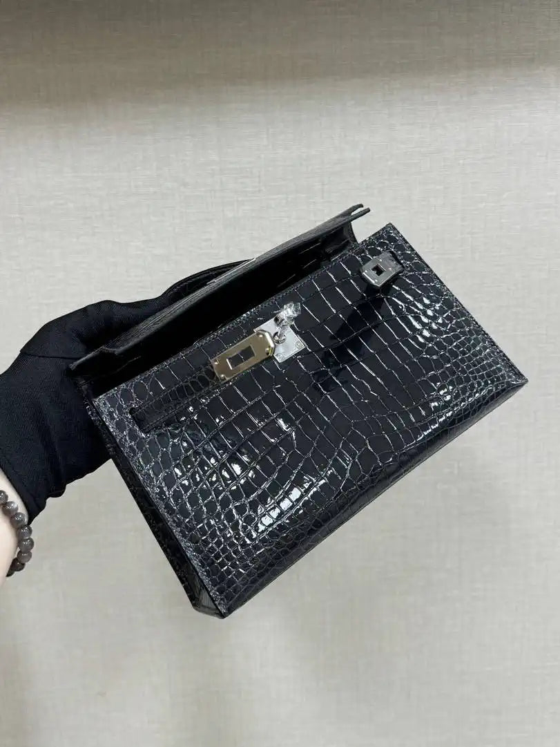 Hermes Kelly Pouchette Glossy crocodile Leather clutch bag H231020