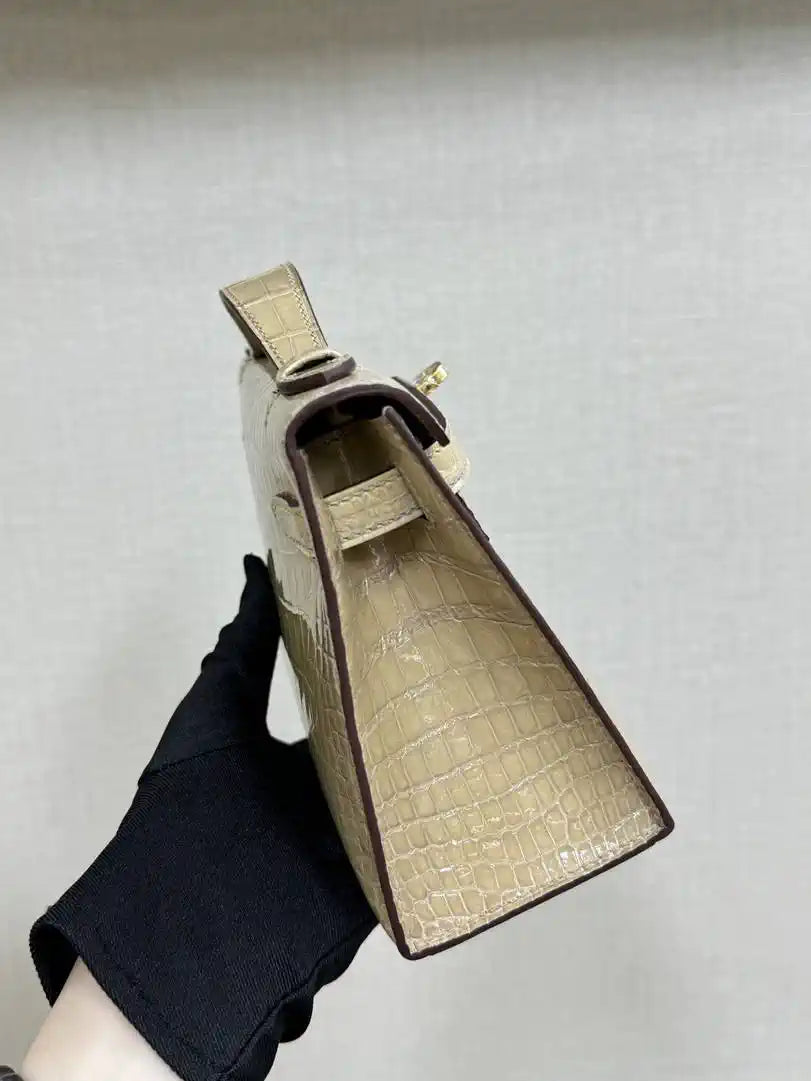 Hermes Kelly Pouchette Glossy crocodile Leather clutch bag H231021