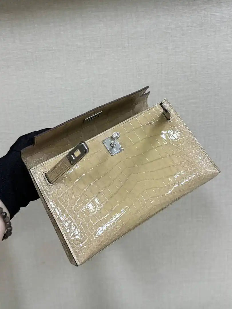 Hermes Kelly Pouchette Glossy crocodile Leather clutch bag H231021