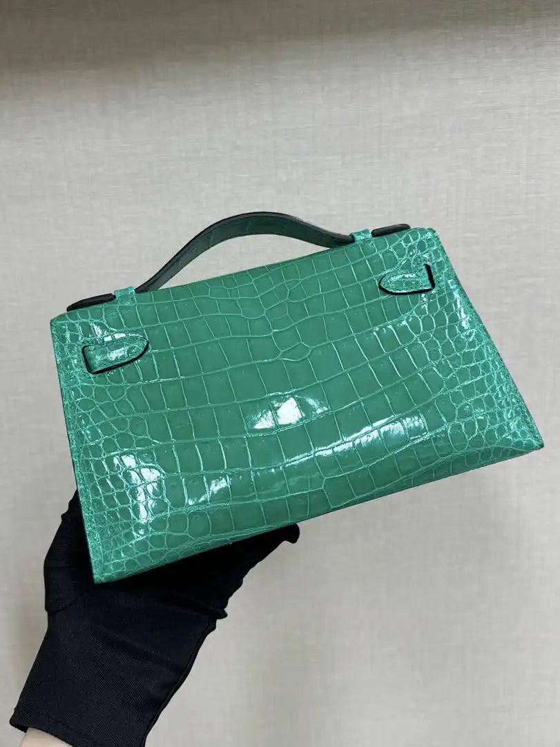Hermes Kelly Pouchette Glossy crocodile Leather clutch bag H231023