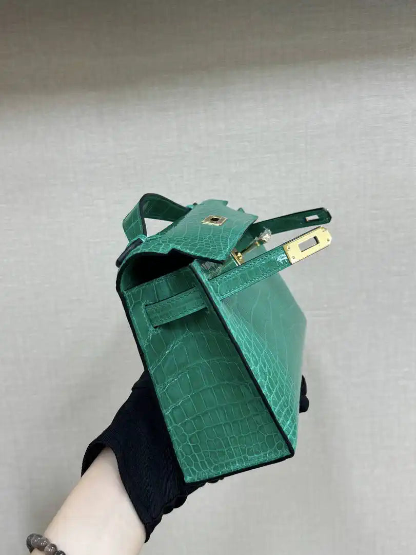 Hermes Kelly Pouchette Glossy crocodile Leather clutch bag H231023