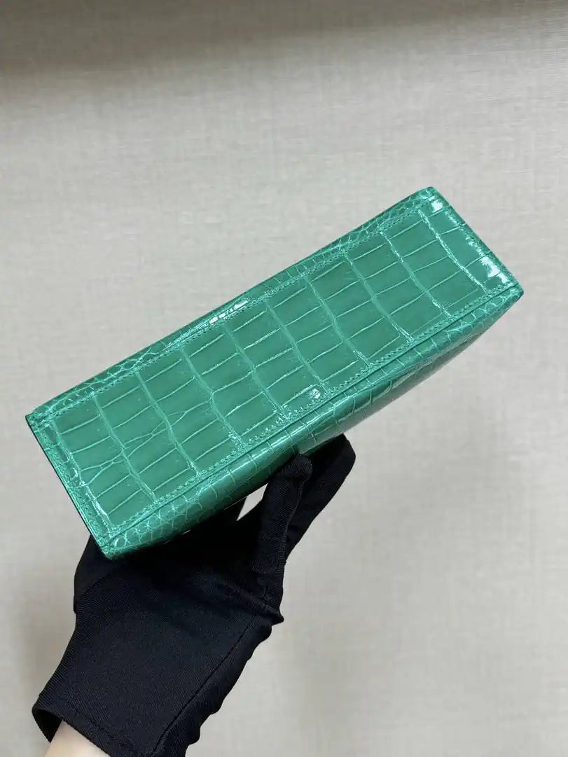 Hermes Kelly Pouchette Glossy crocodile Leather clutch bag H231023