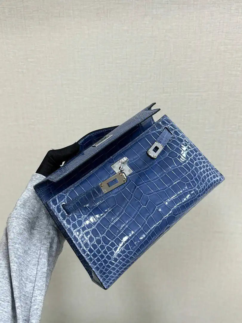 Hermes Kelly Pouchette Glossy crocodile Leather clutch bag H231025
