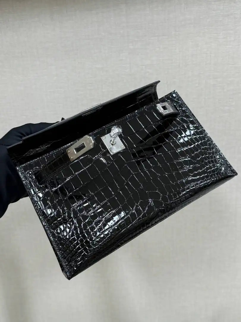 Hermes Kelly Pouchette Glossy crocodile Leather clutch bag H231026