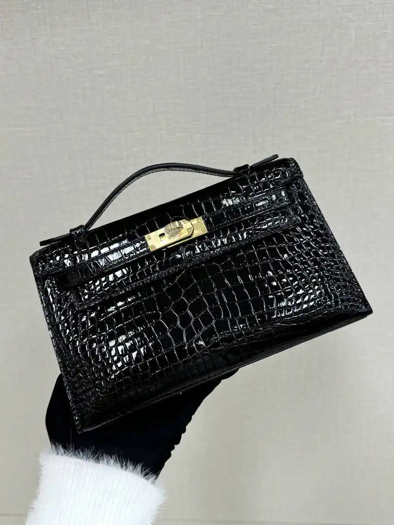 Hermes Kelly Pouchette Glossy crocodile Leather clutch bag H231026