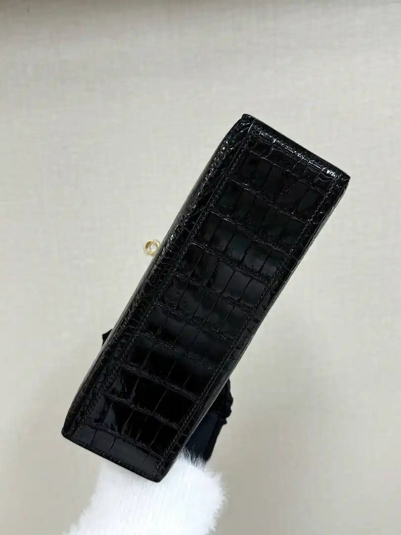Hermes Kelly Pouchette Glossy crocodile Leather clutch bag H231026