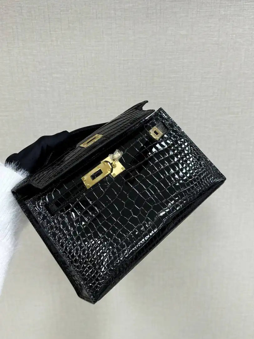Hermes Kelly Pouchette Glossy crocodile Leather clutch bag H231026
