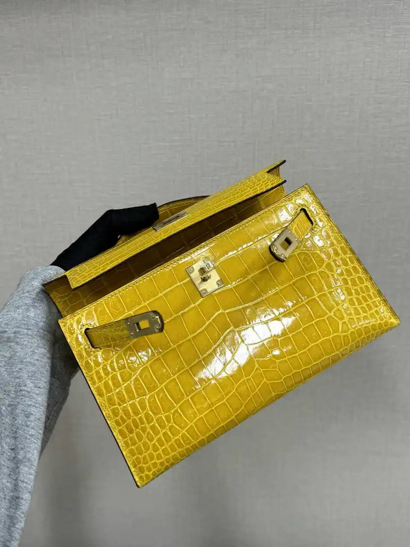 Hermes Kelly Pouchette Glossy crocodile Leather clutch bag H231028