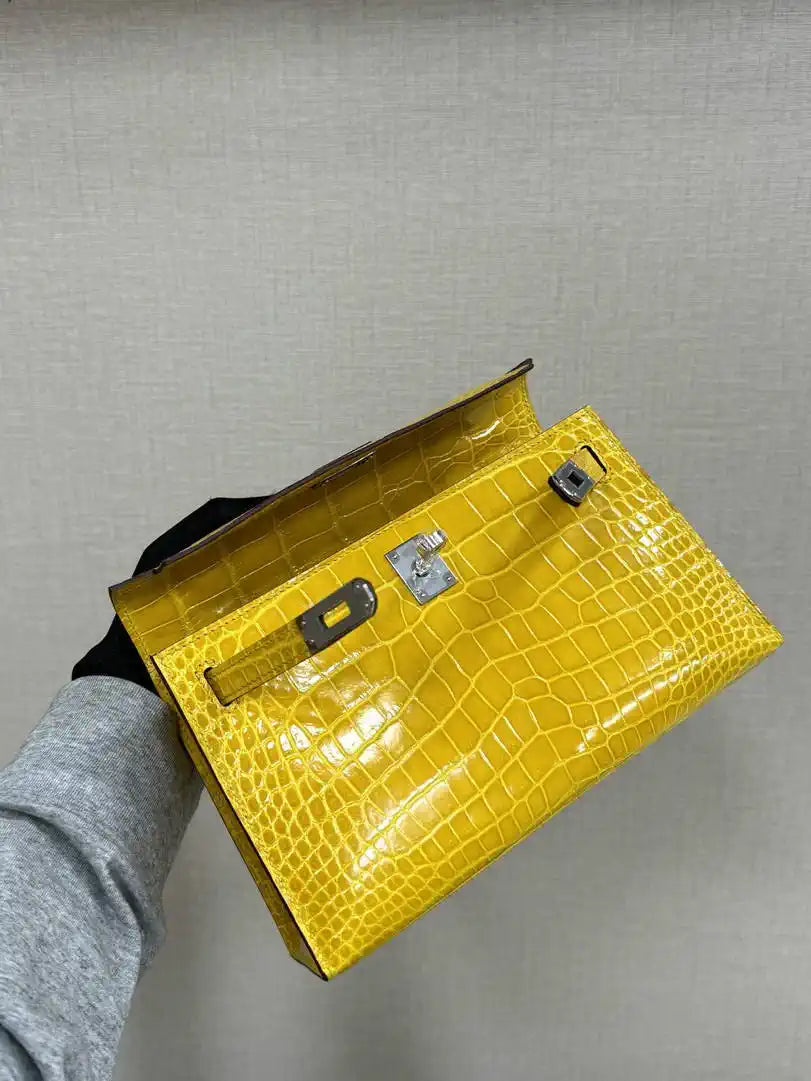 Hermes Kelly Pouchette Glossy crocodile Leather clutch bag H231028