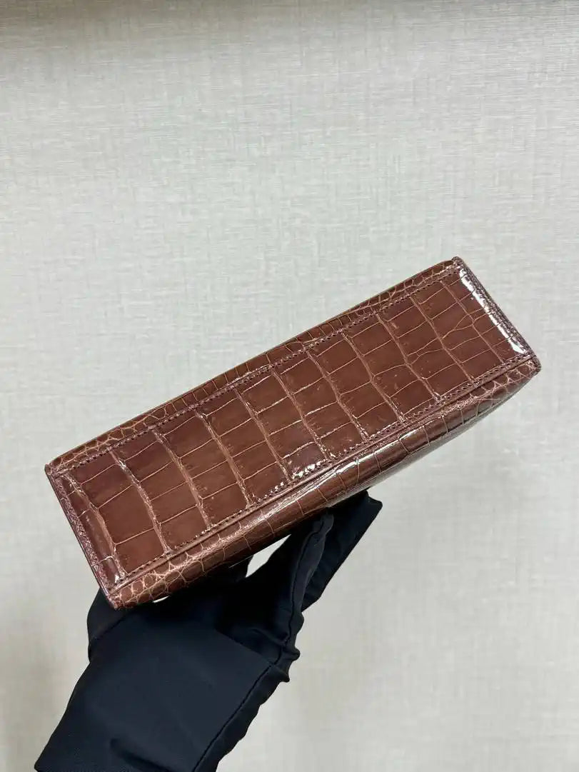 Hermes Kelly Pouchette Glossy crocodile Leather clutch bag H231029