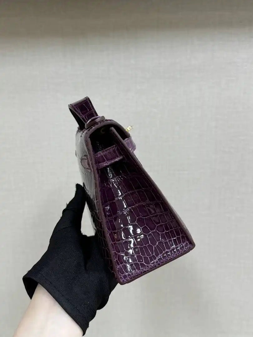 Hermes Kelly Pouchette Glossy crocodile Leather clutch bag H231031