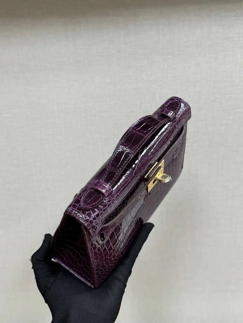 Hermes Kelly Pouchette Glossy crocodile Leather clutch bag H231031