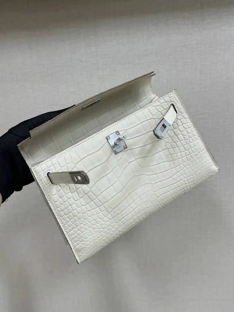 Hermes Kelly Pouchette Matte crocodile Leather clutch bag H231033
