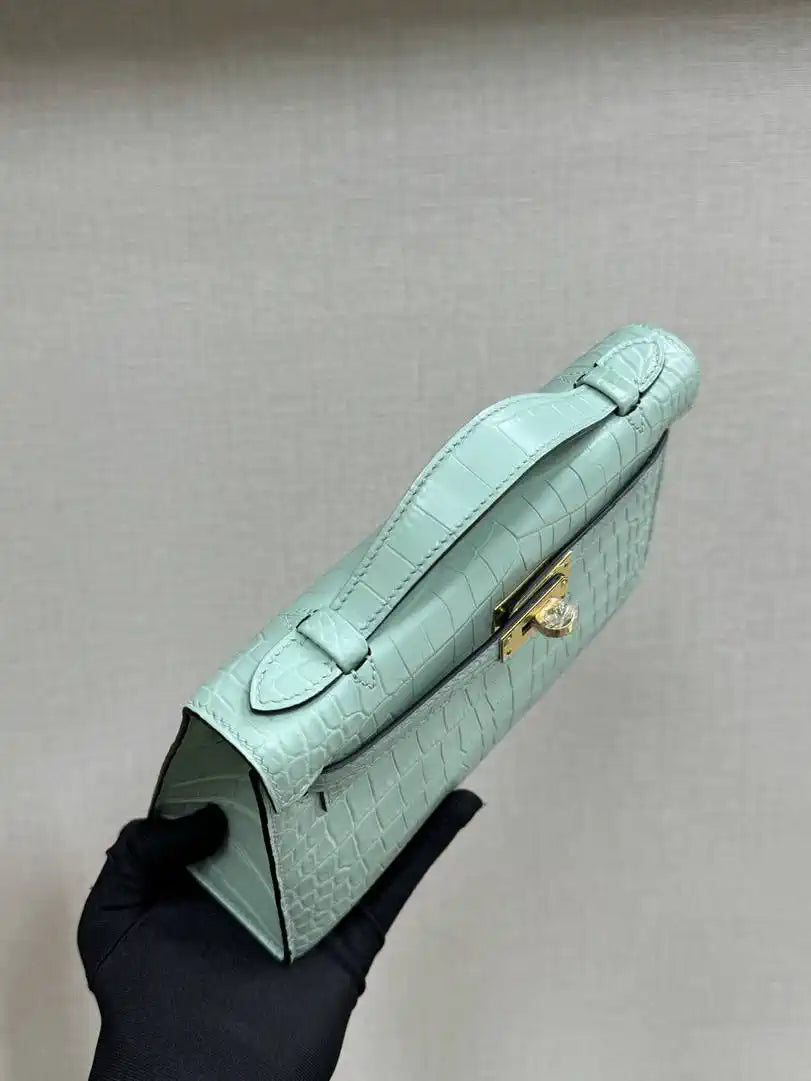 Hermes Kelly Pouchette Matte crocodile Leather clutch bag H231035