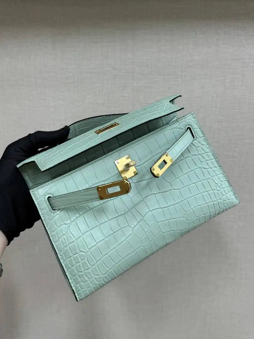 Hermes Kelly Pouchette Matte crocodile Leather clutch bag H231035