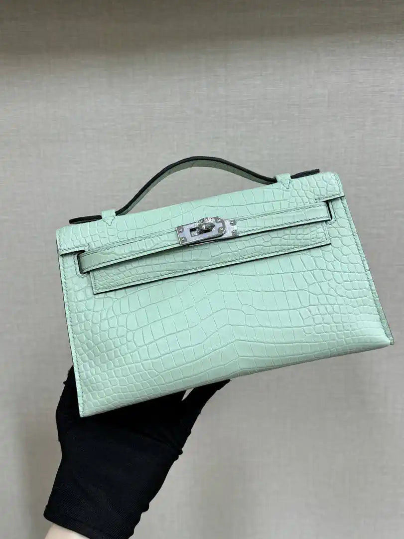 Hermes Kelly Pouchette Matte crocodile Leather clutch bag H231035