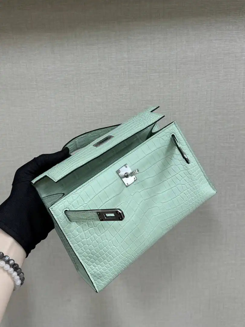 Hermes Kelly Pouchette Matte crocodile Leather clutch bag H231035