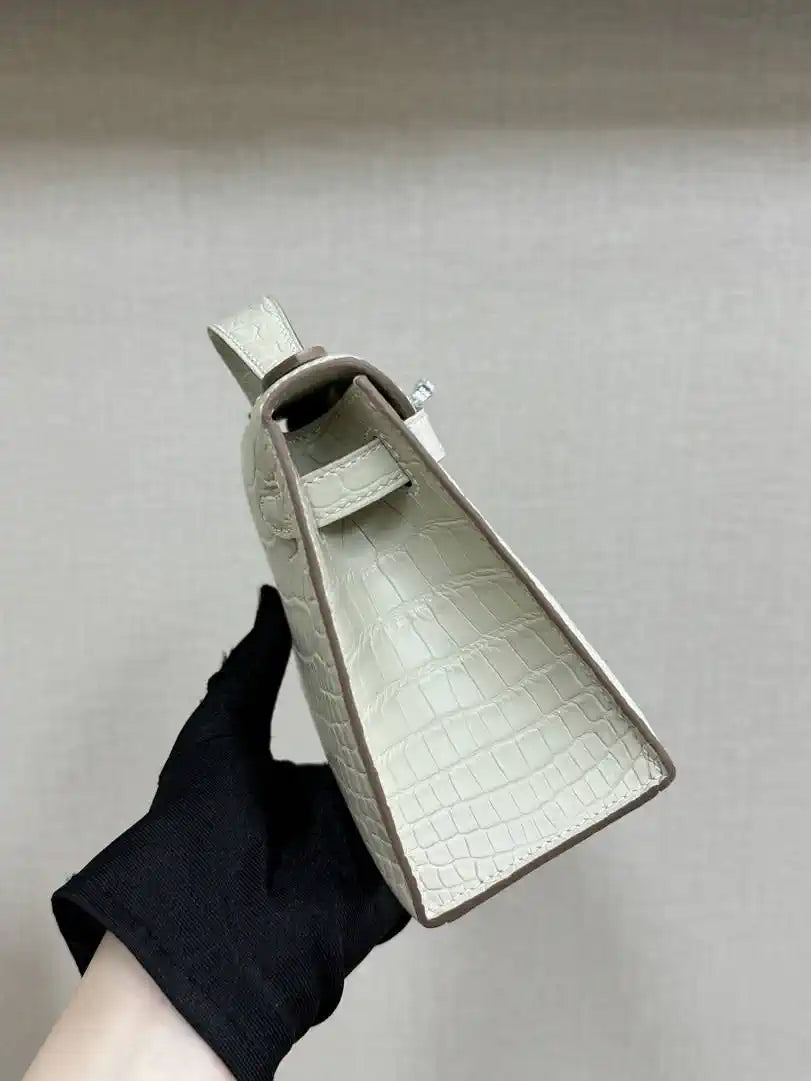 Hermes Kelly Pouchette Matte crocodile Leather clutch bag H231037