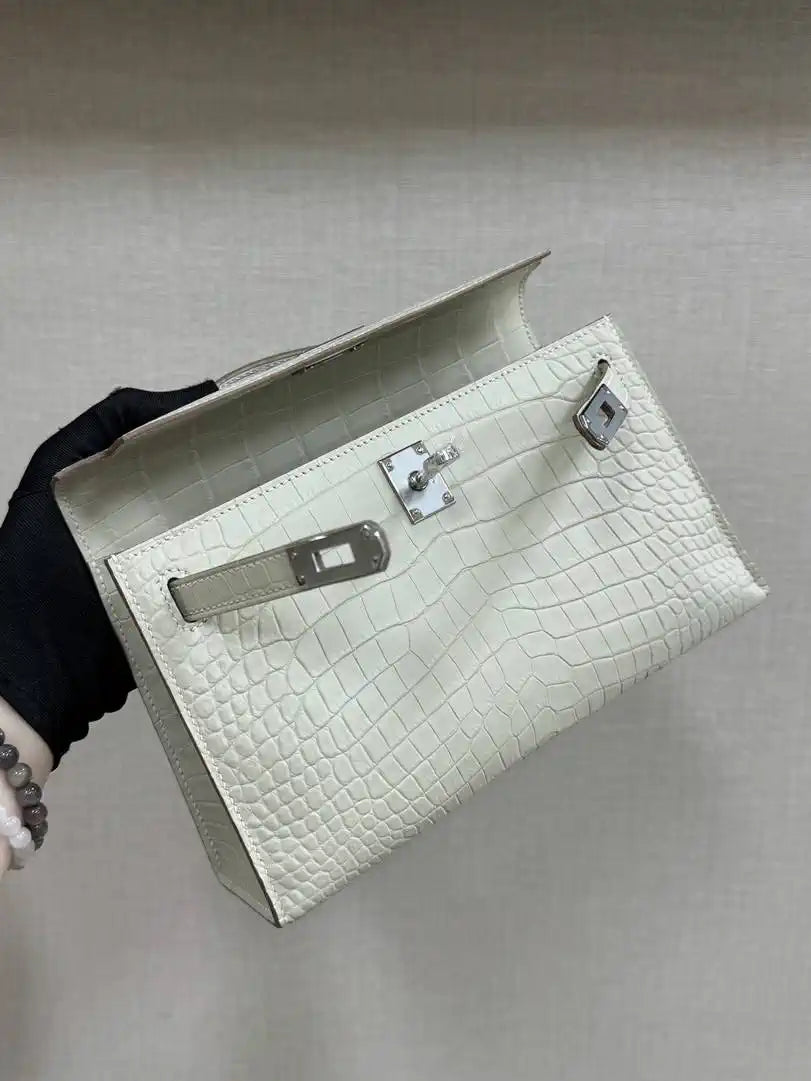 Hermes Kelly Pouchette Matte crocodile Leather clutch bag H231037