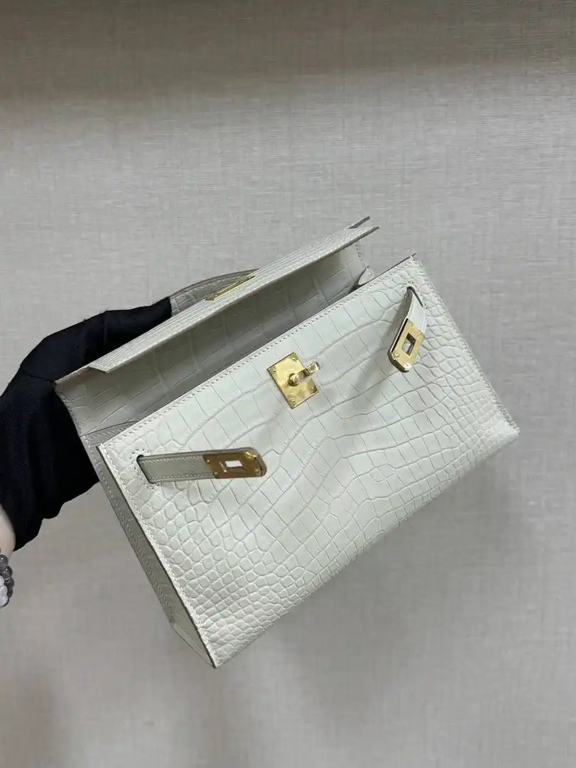 Hermes Kelly Pouchette Matte crocodile Leather clutch bag H231037