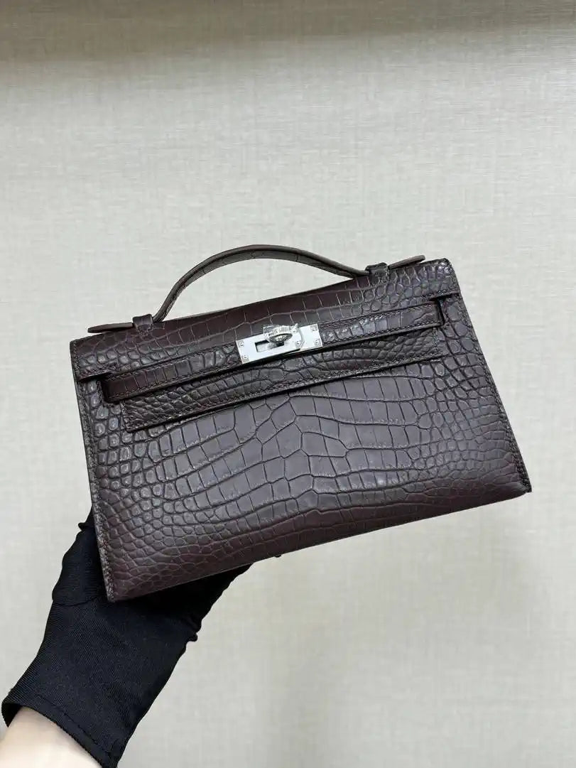 Hermes Kelly Pouchette Matte crocodile Leather clutch bag H231039