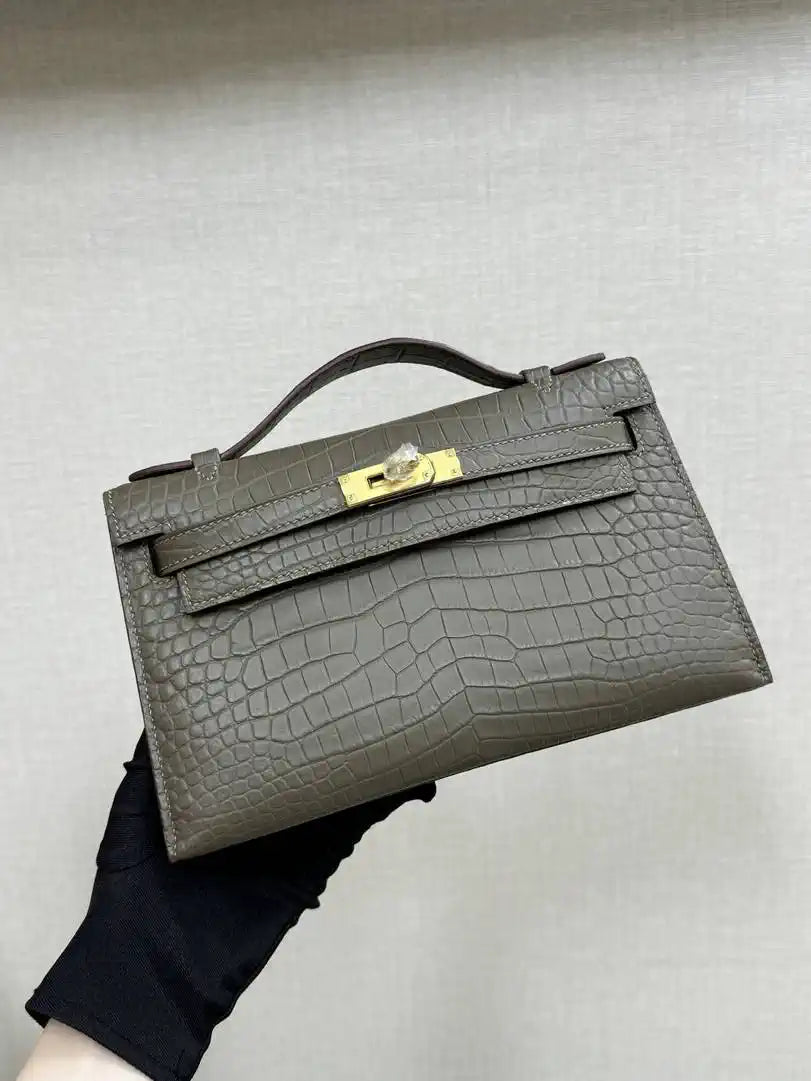 Hermes Kelly Pouchette Matte crocodile Leather clutch bag H231040