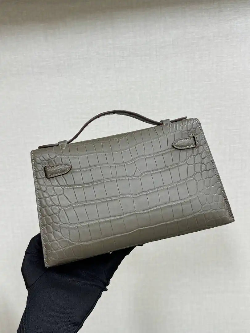 Hermes Kelly Pouchette Matte crocodile Leather clutch bag H231040