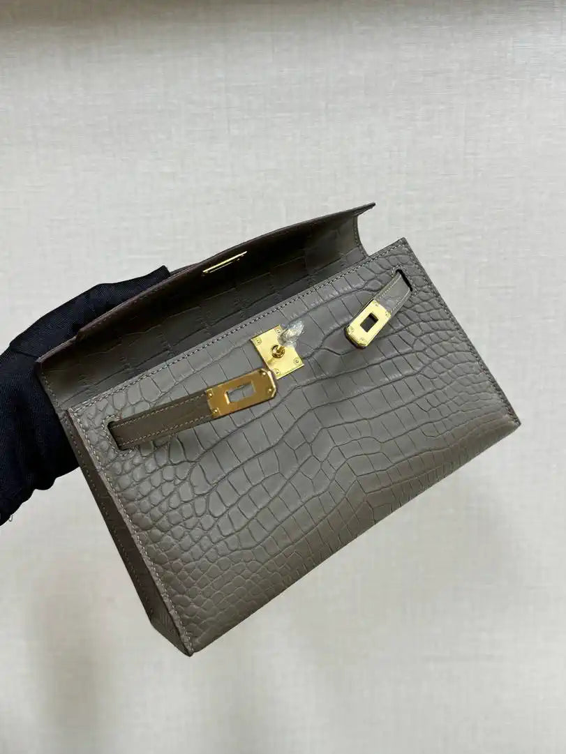 Hermes Kelly Pouchette Matte crocodile Leather clutch bag H231040