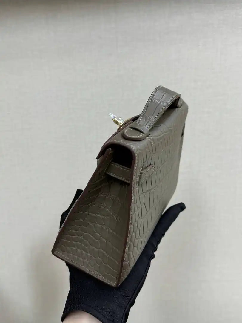 Hermes Kelly Pouchette Matte crocodile Leather clutch bag H231040