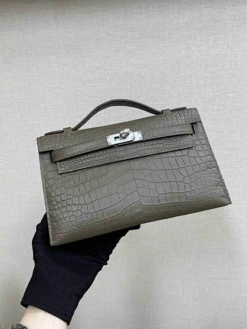 Hermes Kelly Pouchette Matte crocodile Leather clutch bag H231040