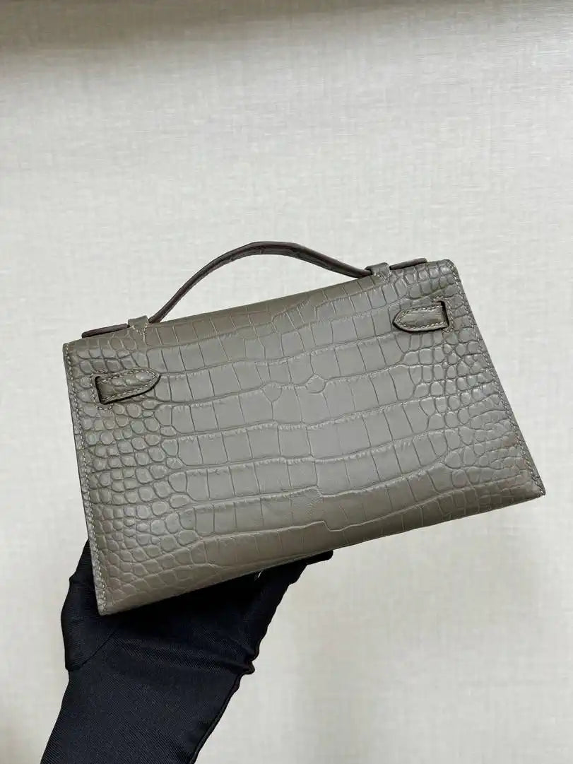 Hermes Kelly Pouchette Matte crocodile Leather clutch bag H231040
