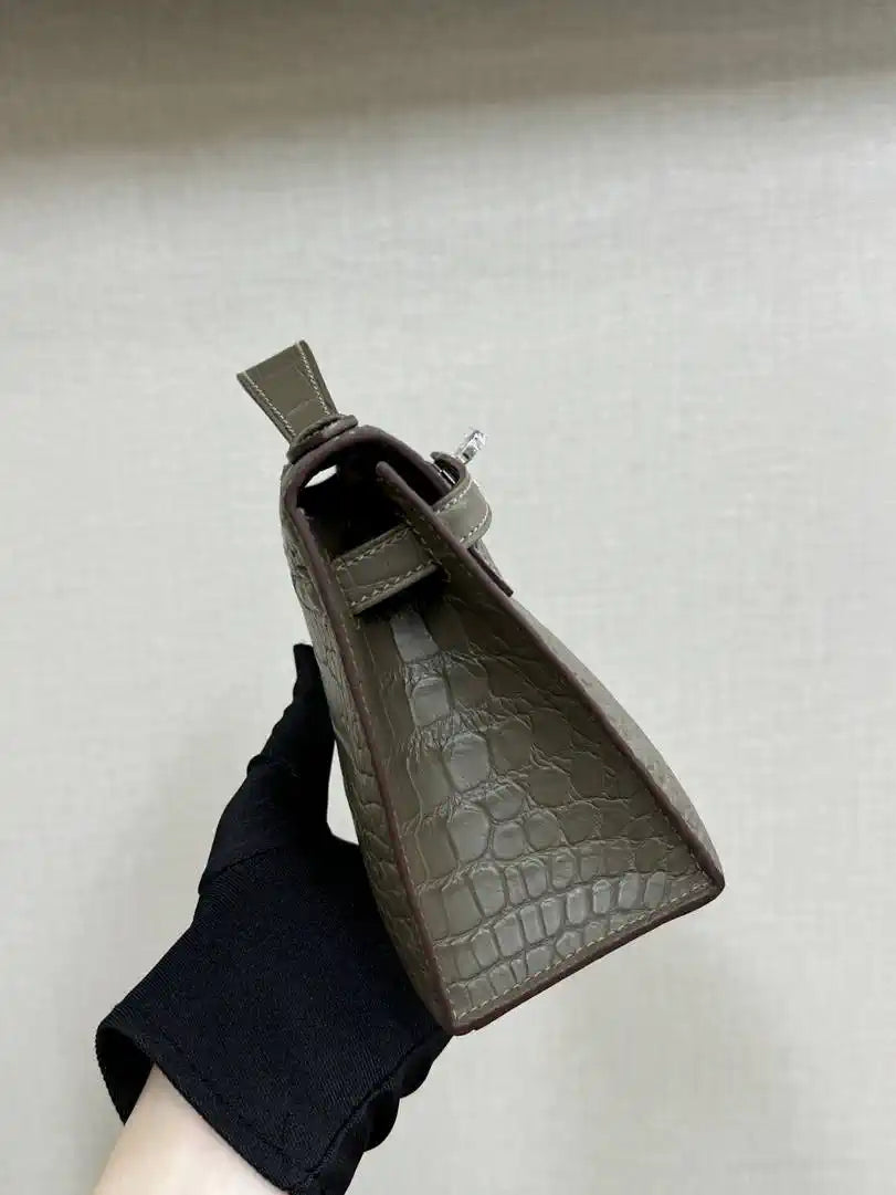Hermes Kelly Pouchette Matte crocodile Leather clutch bag H231040