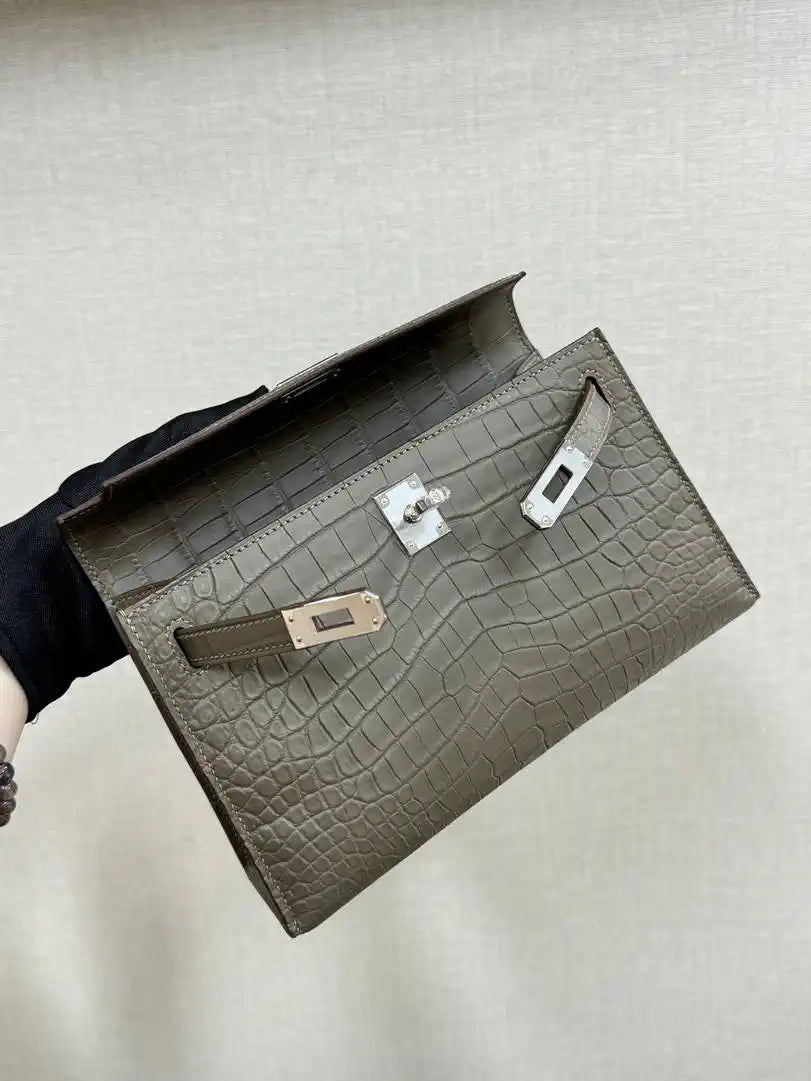 Hermes Kelly Pouchette Matte crocodile Leather clutch bag H231040