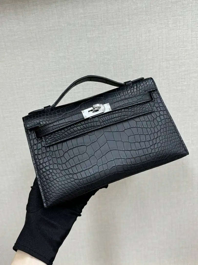 Hermes Kelly Pouchette Matte crocodile Leather clutch bag H231042