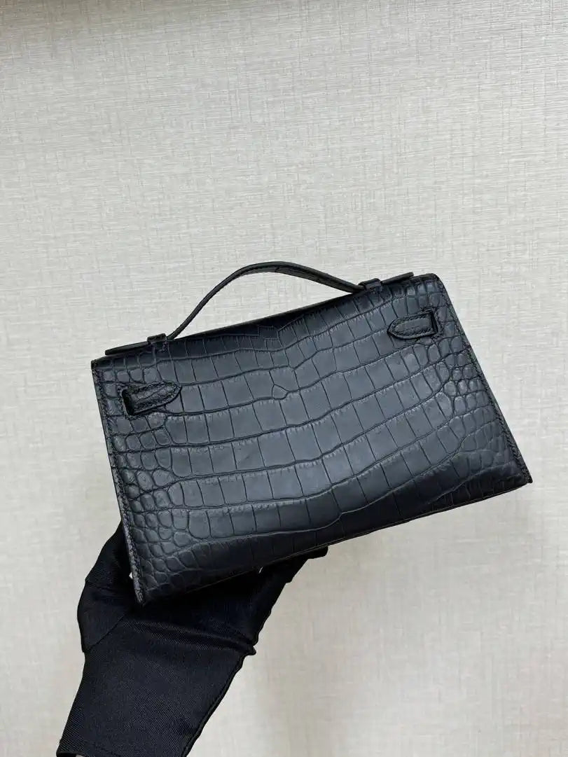 Hermes Kelly Pouchette Matte crocodile Leather clutch bag H231042