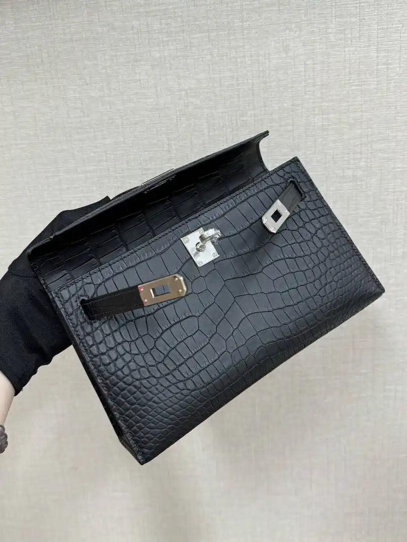 Hermes Kelly Pouchette Matte crocodile Leather clutch bag H231042