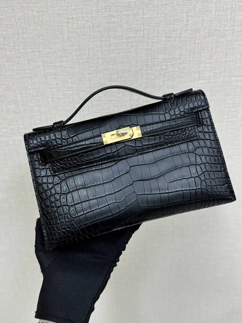 Hermes Kelly Pouchette Matte crocodile Leather clutch bag H231042