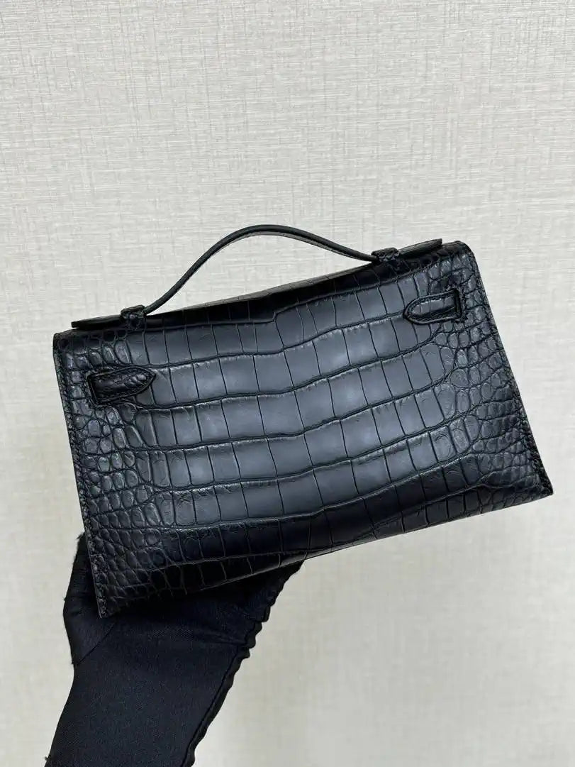 Hermes Kelly Pouchette Matte crocodile Leather clutch bag H231042