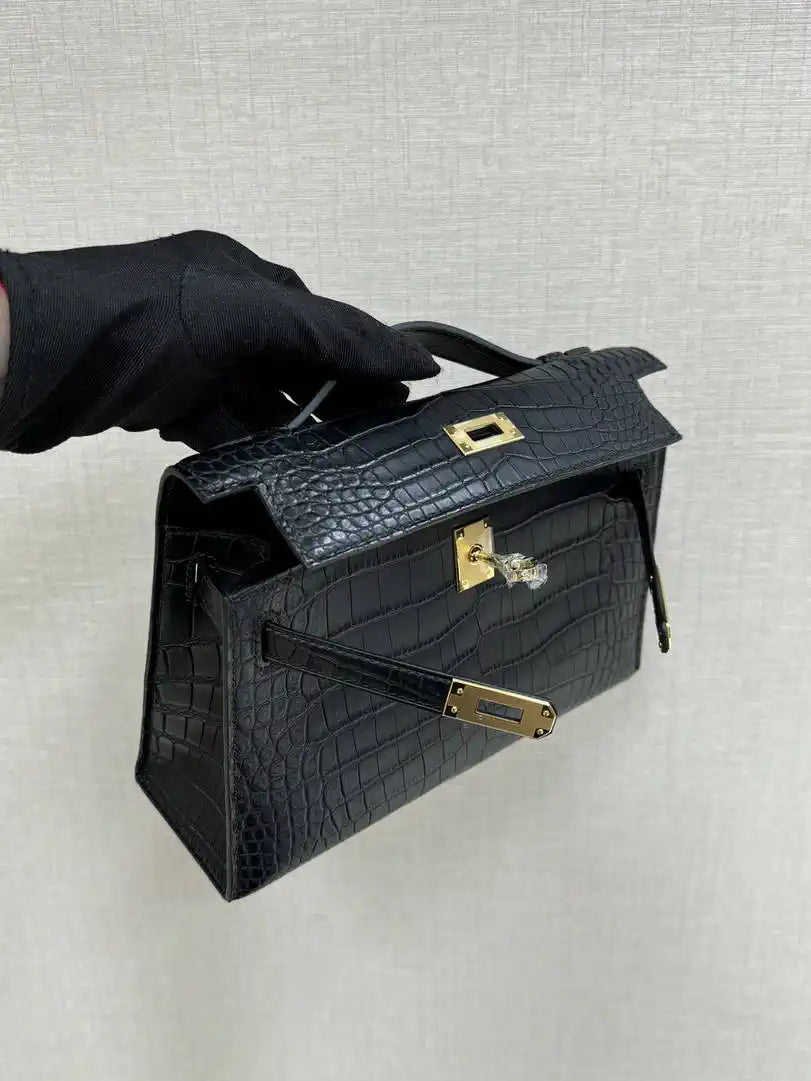 Hermes Kelly Pouchette Matte crocodile Leather clutch bag H231042