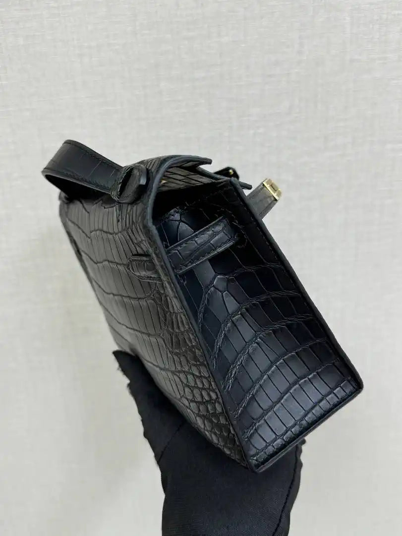 Hermes Kelly Pouchette Matte crocodile Leather clutch bag H231042