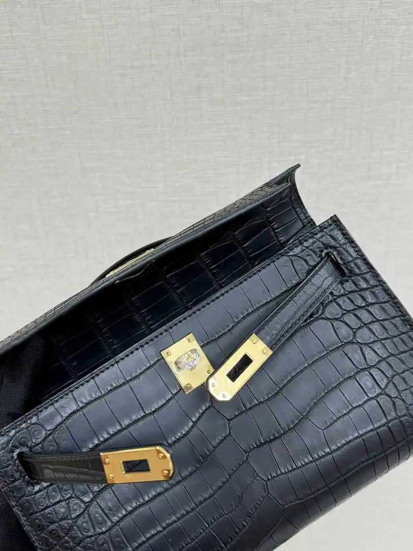 Hermes Kelly Pouchette Matte crocodile Leather clutch bag H231042